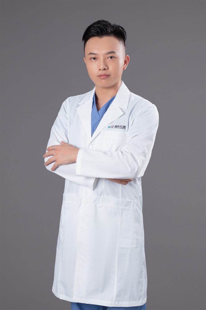 林坚鹏 口腔医师 显微根管