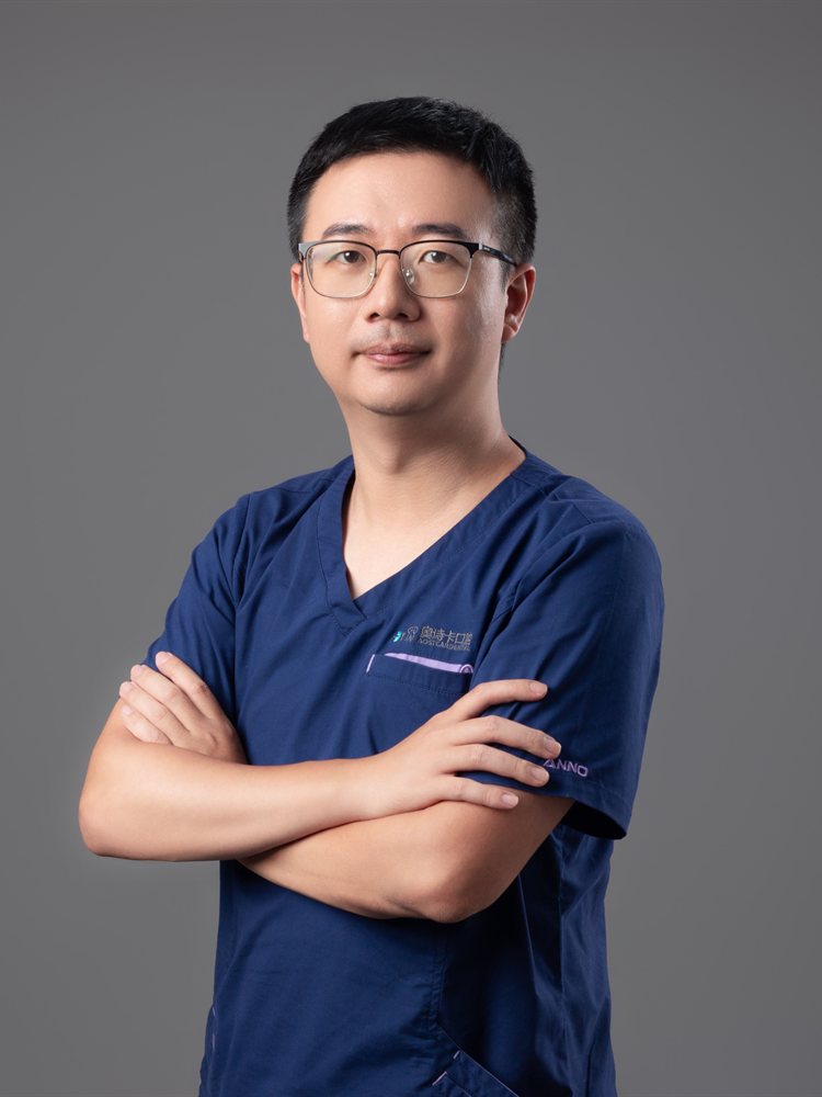 石耀群 口腔主治医师 正畸专家